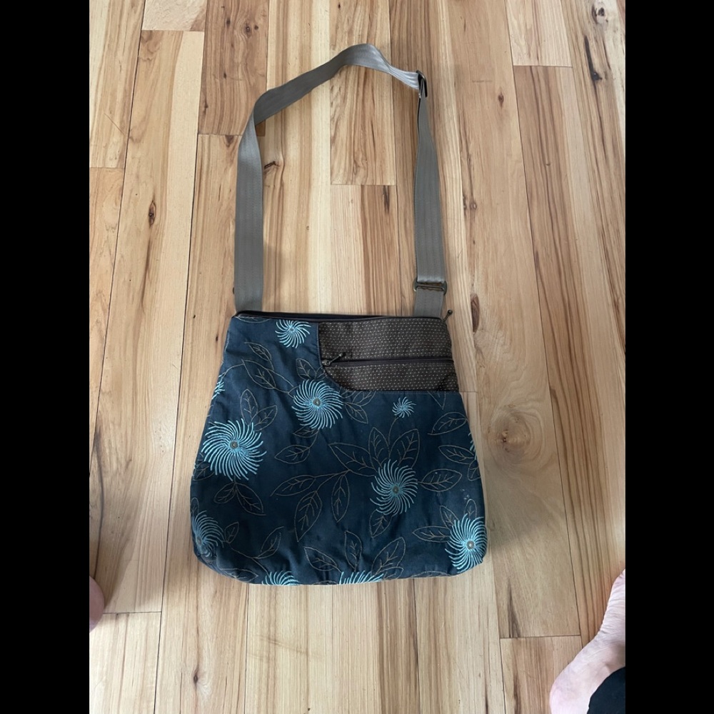 Excellent condition. Maruca purse.